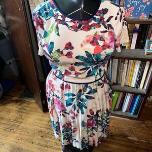 Maggy London floral fit & flare accordion pleated 4P skater dress